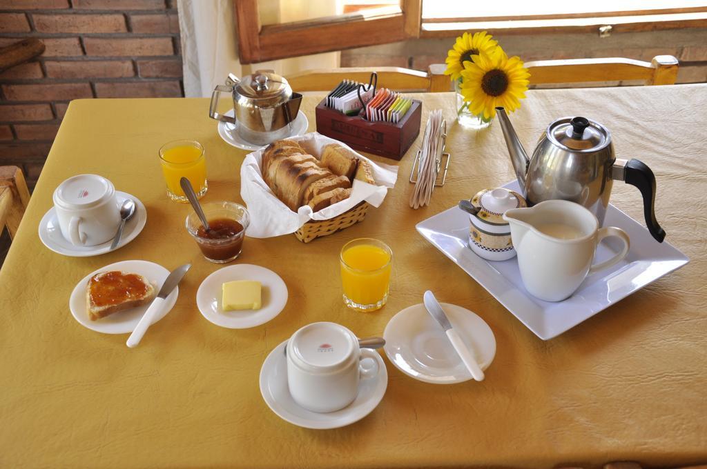 Hostal Posta Del Atuel General Alvear  Buitenkant foto